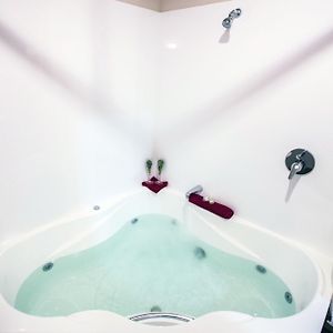 One-Bedroom King Suite